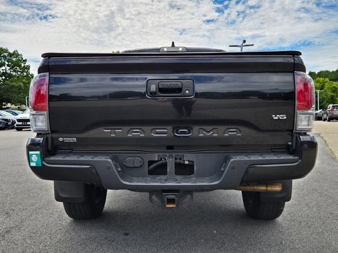 Used 2020 Toyota Tacoma TRD Sport w/ Technology Package AWD/4WD image 4