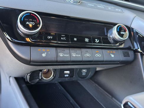 Used 2025 Hyundai Elantra SEL image 24