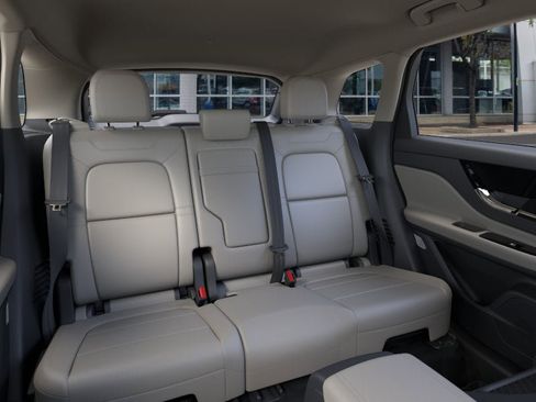 Used 2026 Lincoln Corsair Premiere image 11