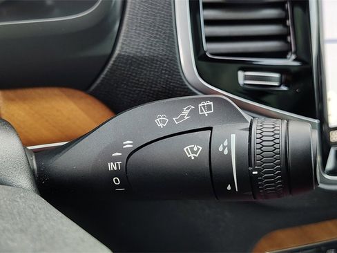 Certified 2024 Volvo XC90 T8 Plus w/ Protection Package Premier image 17