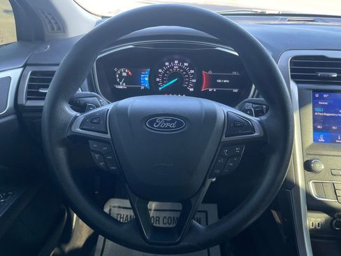 Used 2019 Ford Fusion SE FWD image 20