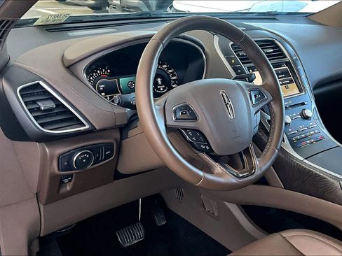 Used 2016 Lincoln MKX Reserve w/ Luxury Package image 18