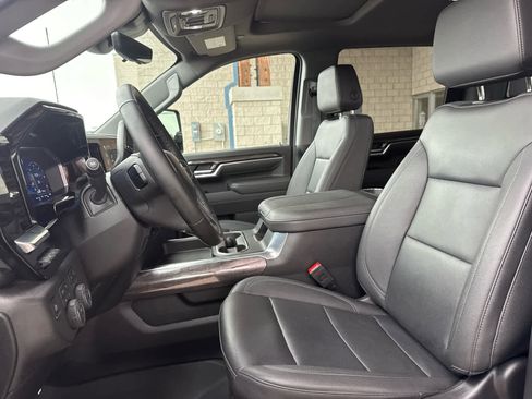 Used 2025 Chevrolet Silverado 3500 LTZ w/ LTZ Premium Package image 12