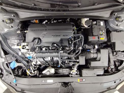 Used 2025 Hyundai Elantra SEL FWD image 8