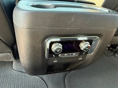 Used 2022 GMC Yukon Denali AWD/4WD image 11