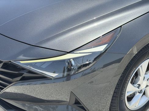 Used 2023 Hyundai Elantra SE FWD image 6