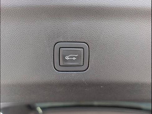 Used 2024 GMC Yukon XL Denali image 21