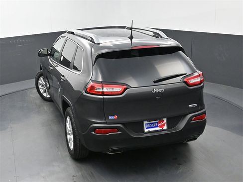 Used 2018 Jeep Cherokee Latitude Plus image 29