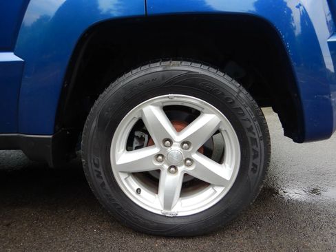 Used 2009 Jeep Liberty Limited w/ Premium Group AWD/4WD image 30