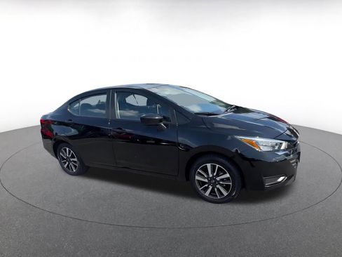 Used 2025 Nissan Versa SV FWD image 2