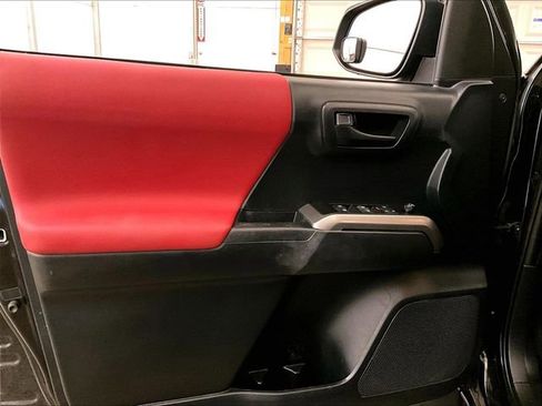 Used 2019 Toyota Tacoma SR5 AWD/4WD image 23
