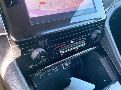 Used 2023 Jeep Grand Cherokee L Laredo image 18