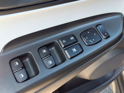 Used 2023 Hyundai Kona SEL FWD image 11