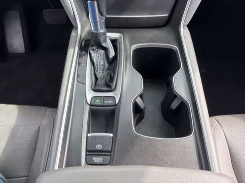 Used 2018 Honda Accord Touring image 17