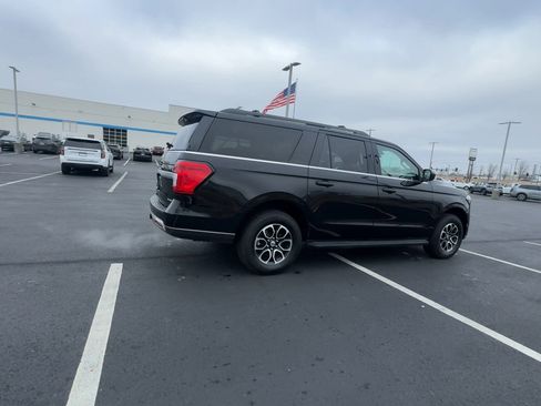 Used 2024 Ford Expedition Max XLT image 9