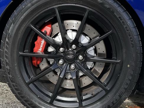 Used 2016 Ford Mustang Shelby GT350 w/ Technology Package image 11