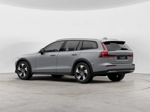 Used 2025 Volvo V60 B5 Cross Country Plus AWD/4WD image 5