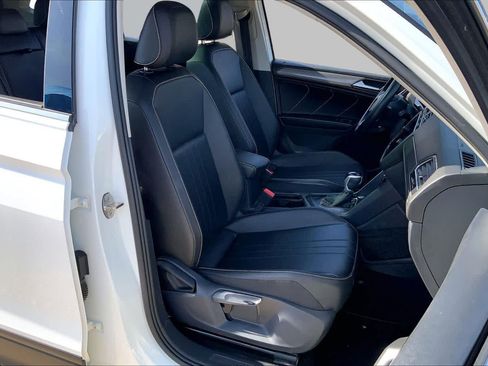 Used 2022 Volkswagen Tiguan SE FWD image 9