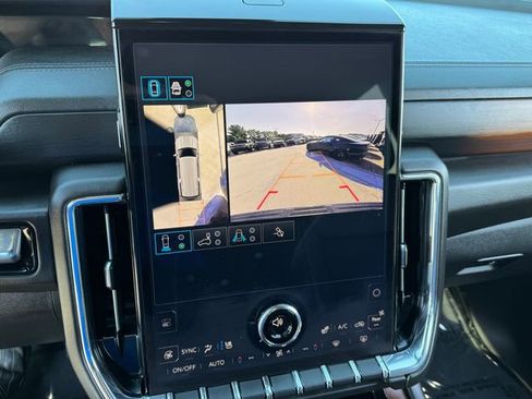 Used 2025 GMC Yukon XL Denali AWD/4WD image 28