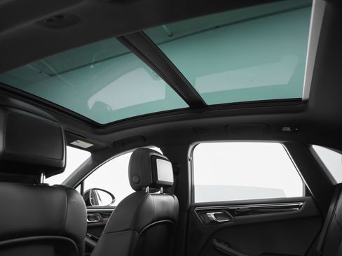 Certified 2022 Porsche Macan AWD/4WD image 41