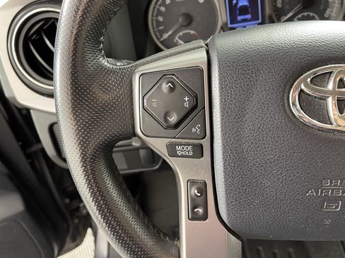 Used 2017 Toyota Tacoma SR5 w/ Tow Package AWD/4WD image 20