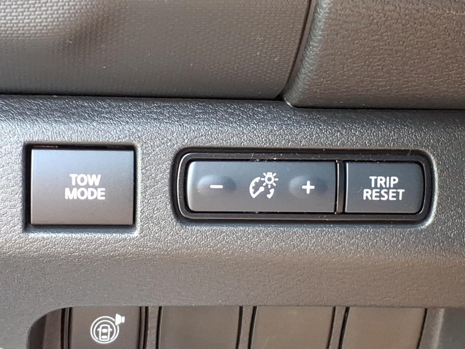 Used 2024 Nissan Frontier PRO-4X w/ Technology Package AWD/4WD image 14