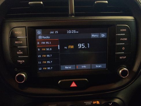 Used 2020 Kia Soul S FWD image 25
