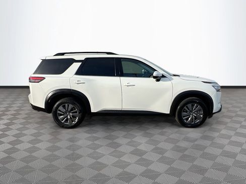Used 2024 Nissan Pathfinder SV image 8