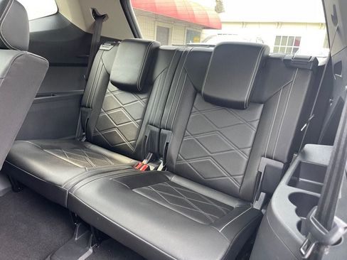 Used 2025 Volkswagen Atlas SE FWD image 14