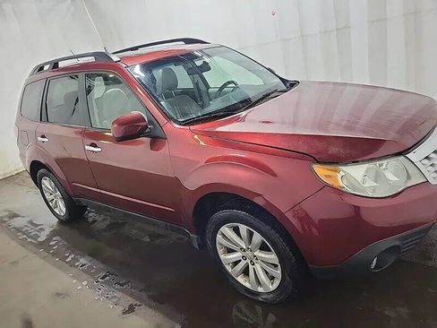 Used 2013 Subaru Forester 2.5X Premium w/ All-Weather Plus Pkg AWD/4WD image 12