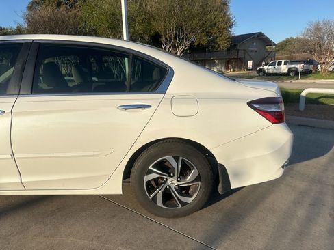 Used 2017 Honda Accord LX image 7