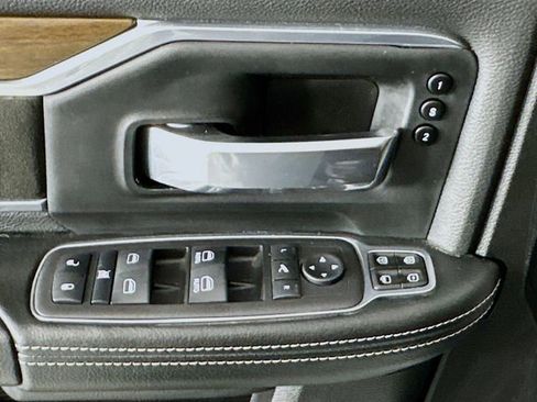 Used 2024 RAM 2500 Laramie AWD/4WD image 18