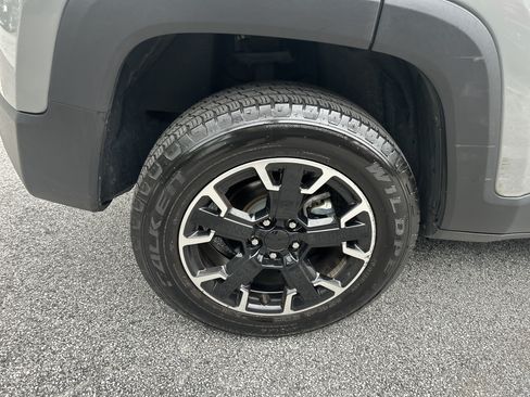 Certified 2023 Jeep Renegade Trailhawk w/ Sun/Sound Group AWD/4WD image 3