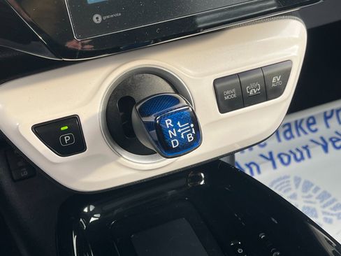 Used 2017 Toyota Prius Prime Premium image 26