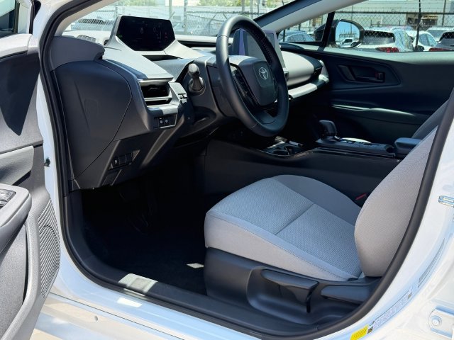 Used 2025 Toyota Prius LE FWD image 13