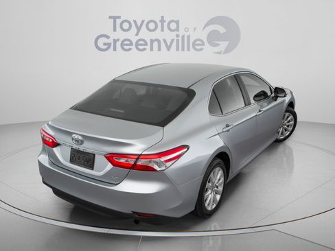 Used 2020 Toyota Camry LE w/ Convenience Package FWD image 5