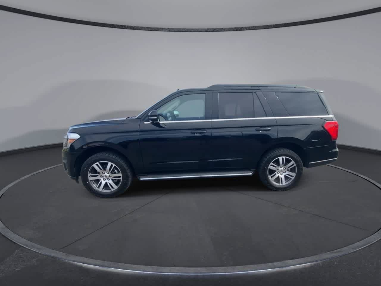 Used 2023 Ford Expedition XLT AWD/4WD image 5
