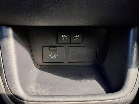 Used 2019 Toyota Highlander SE image 17