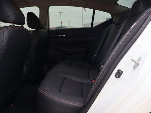 Used 2022 Nissan Altima 2.5 SR image 10