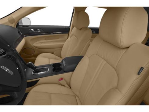 Used 2019 Lincoln MKT AWD image 9