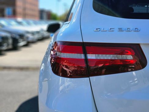 Used 2018 Mercedes-Benz GLC 300 4MATIC image 9