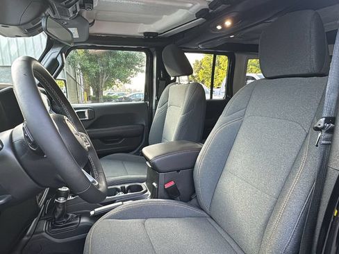 Used 2025 Jeep Wrangler Unlimited Sahara AWD/4WD image 11