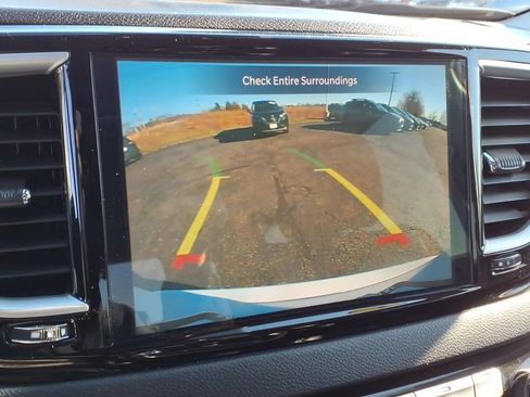 Used 2024 Chrysler Pacifica Touring-L FWD image 24