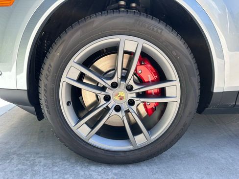 Used 2025 Porsche Cayenne S image 42