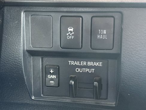 Used 2018 Toyota Tundra SR5 w/ TRD Off Road Package image 31