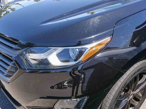 Used 2020 Chevrolet Equinox LT w/ Midnight Edition FWD image 2