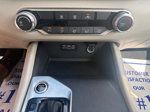 Used 2025 Nissan Altima 2.5 SV FWD image 19