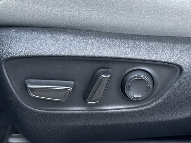 Used 2025 Toyota Sienna XLE FWD image 29