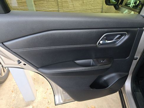 Certified 2025 Nissan Rogue Platinum image 15