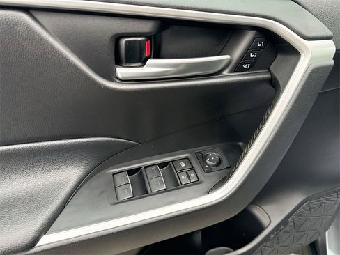 Used 2023 Toyota RAV4 XLE Premium image 19